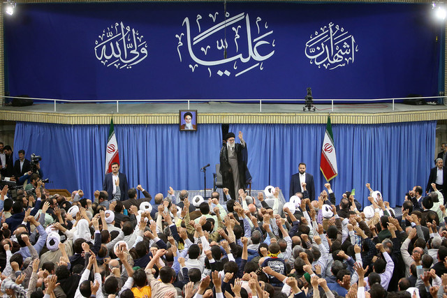 هدف اصلی دشمن در شرایط کنونی اخلال در اقتصاد کشور است هدف اصلی دشمن در شرایط کنونی اخلال در اقتصاد کشور است