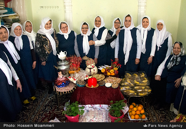 جشن شب یلدا در مرکز نگهداری سالمندان
